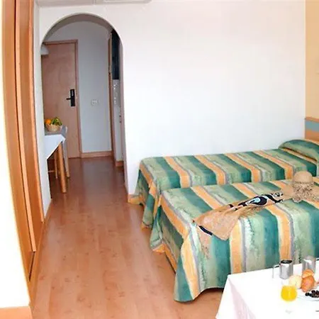 Field Apartahotel 3*