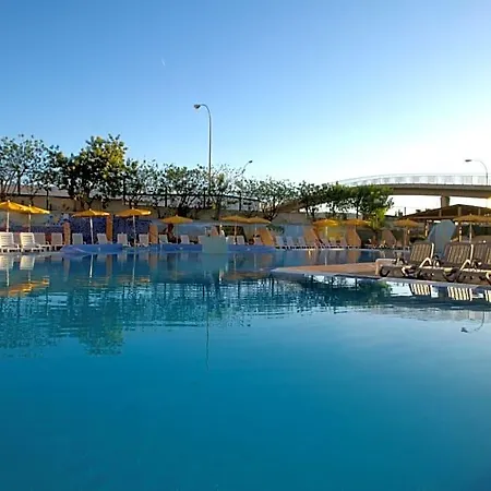 Aparthotel Field 3*