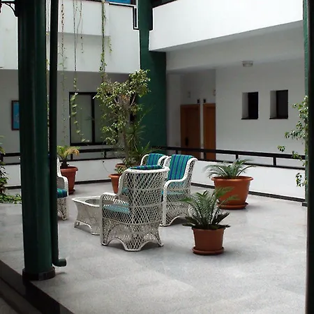 Aparthotel Field 3*