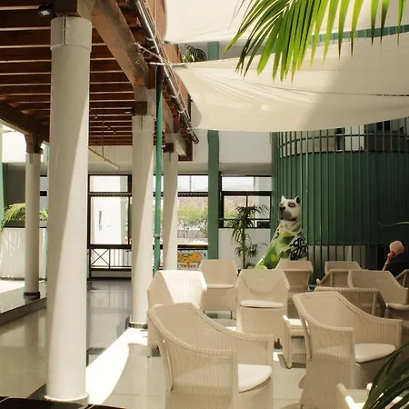 Aparthotel Field 3*
